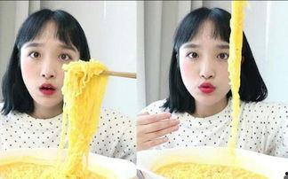 精神小妹网红吃瓜图片高清,高清画面引网友热议