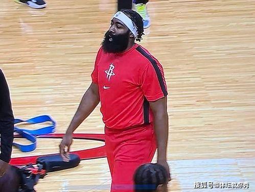 篮球女网红小野吃瓜,揭秘篮球女网红的趣味生活